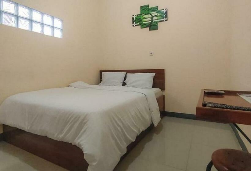 בית מלון כפרי Reddoorz @ Merauke City Center