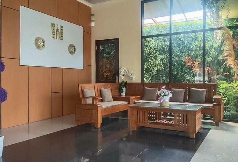 בית מלון כפרי Reddoorz @ Merauke City Center