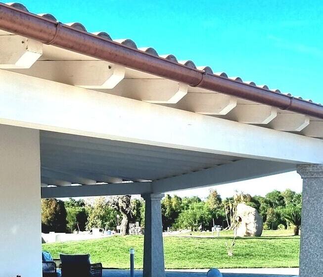 בית מלון כפרי S'Arena Beach