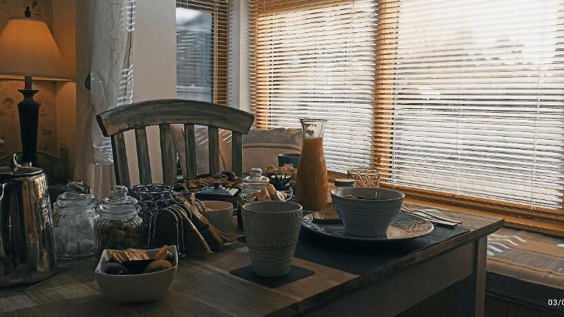 Outlander Boutique B&b King