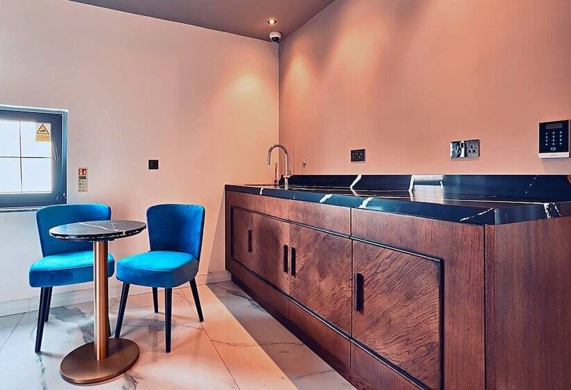 تختخواب و صبحانه Cinematique