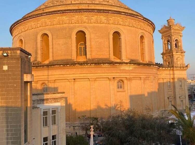 تختخواب و صبحانه Cinematique