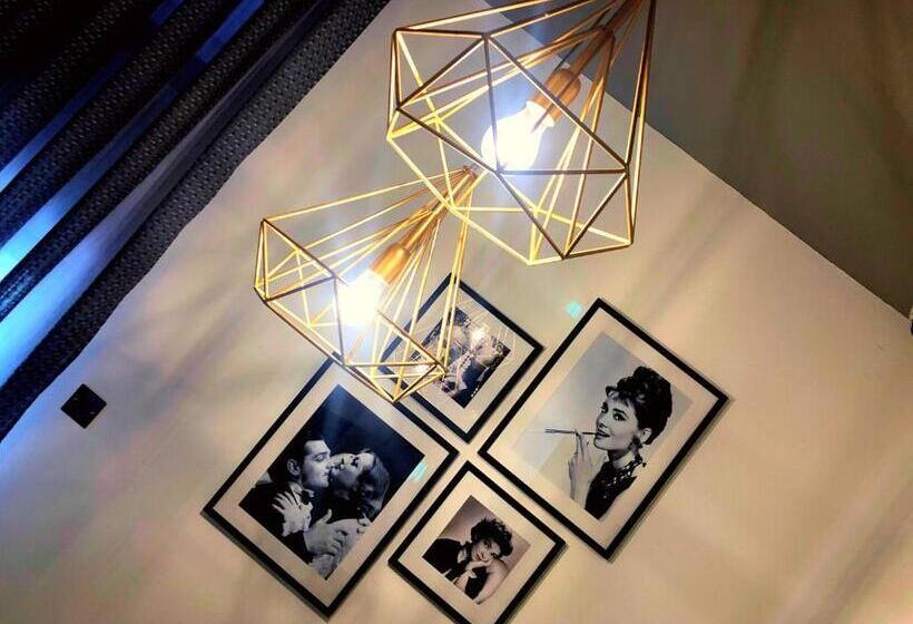 تختخواب و صبحانه Cinematique