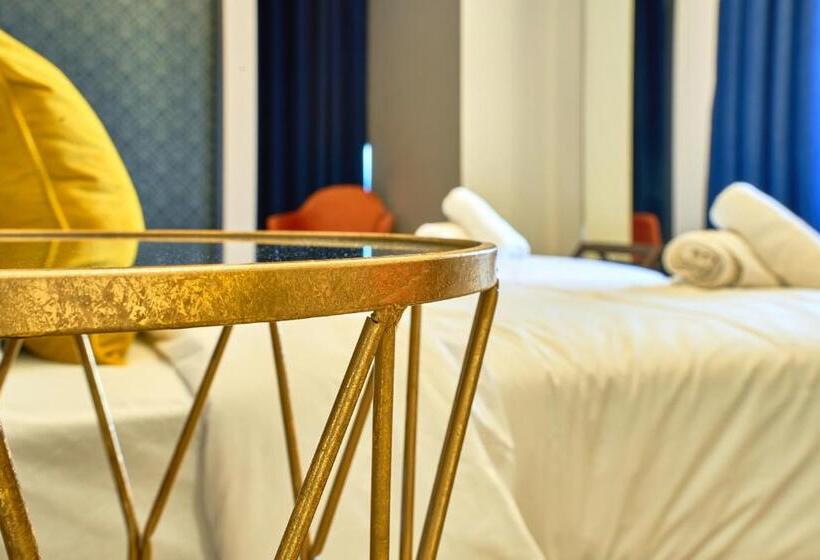 تختخواب و صبحانه Cinematique