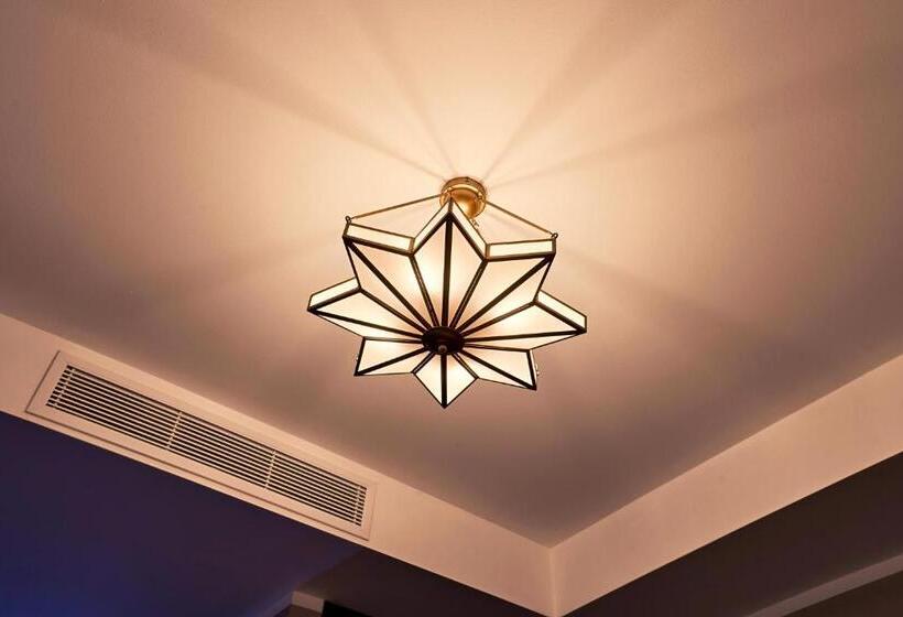 تختخواب و صبحانه Cinematique