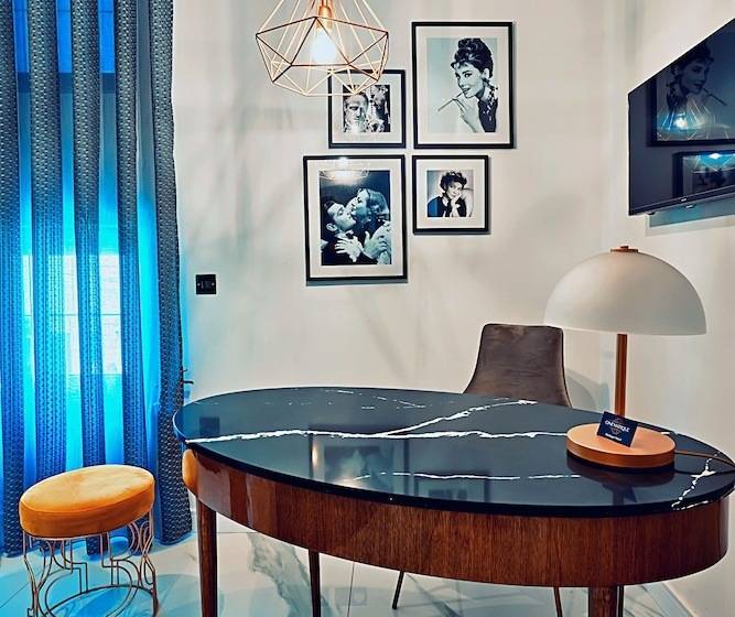 تختخواب و صبحانه Cinematique