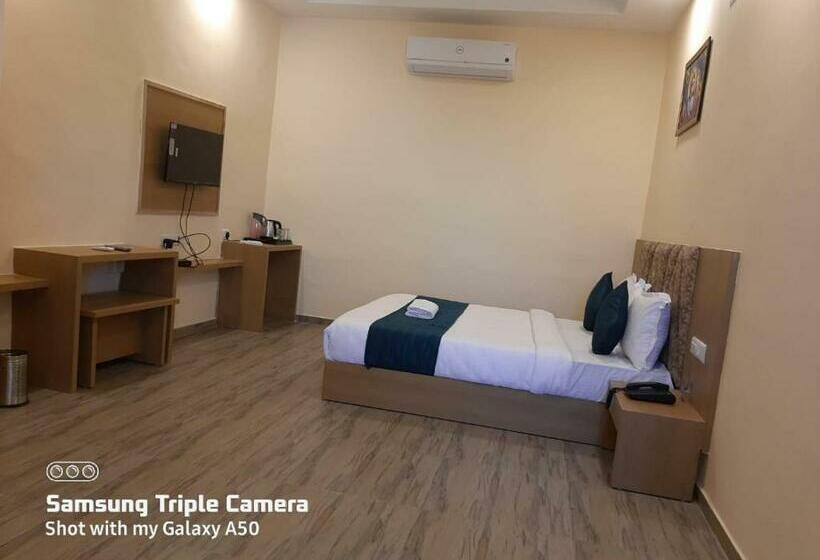 בית מלון כפרי Fun Park Sanand