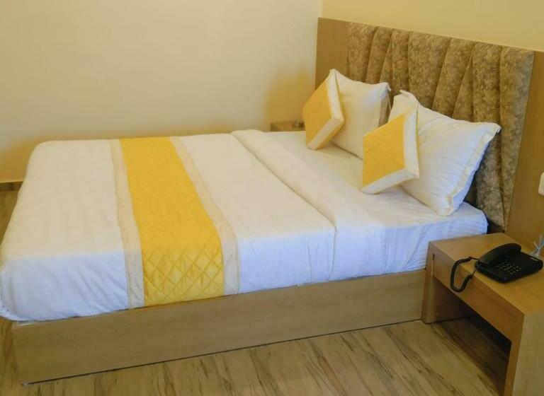 בית מלון כפרי Fun Park Sanand