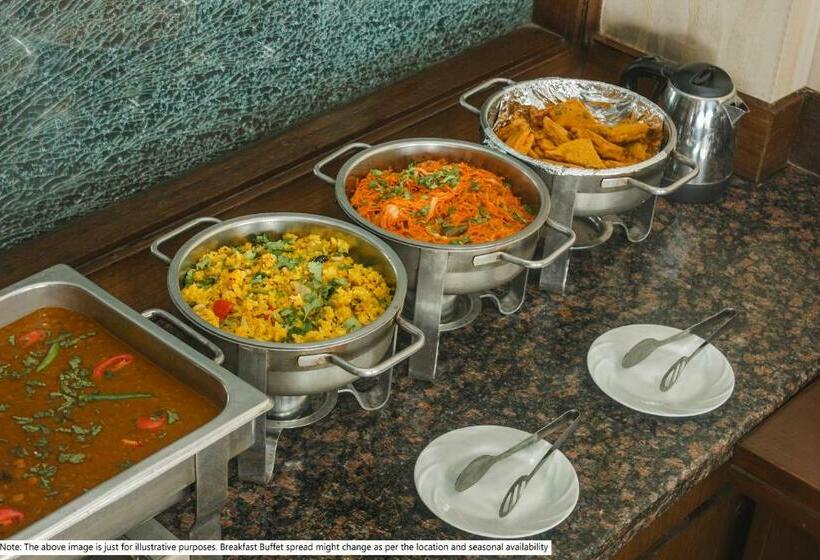 בית מלון כפרי Treebo Emora Grand