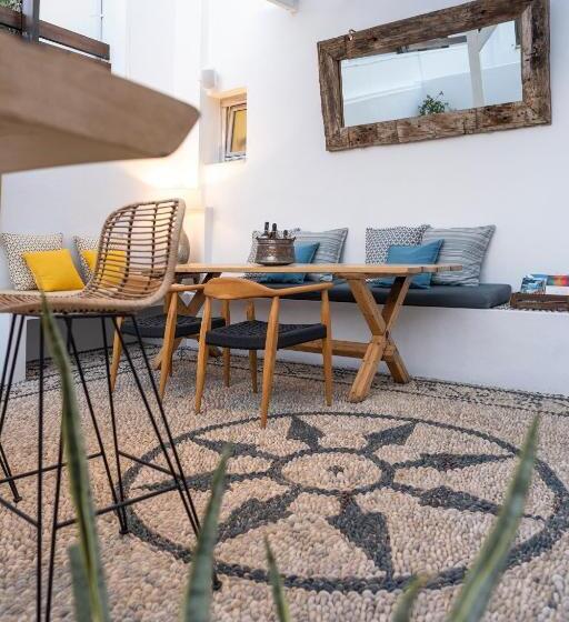 住宿加早餐  F Charm All Suites   Adults Only