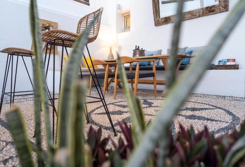 住宿加早餐  F Charm All Suites   Adults Only