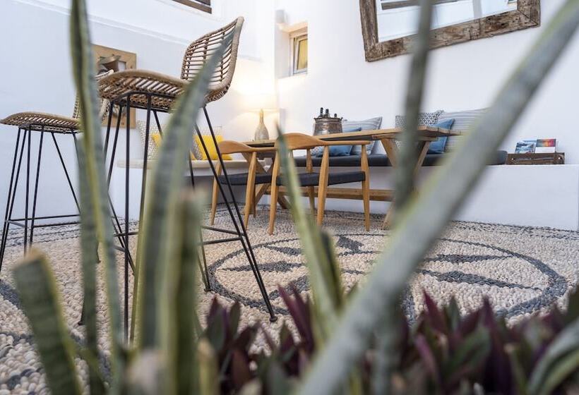 住宿加早餐  F Charm All Suites   Adults Only