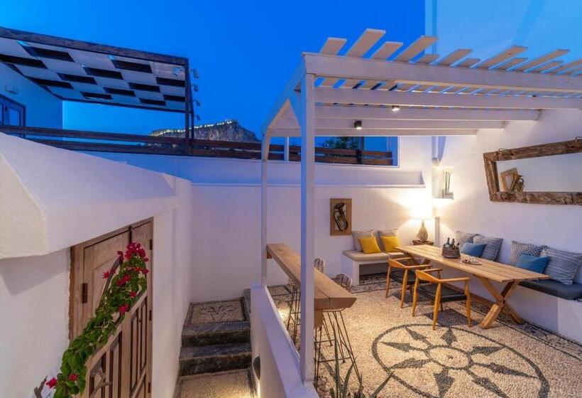 تختخواب و صبحانه F Charm All Suites   Adults Only