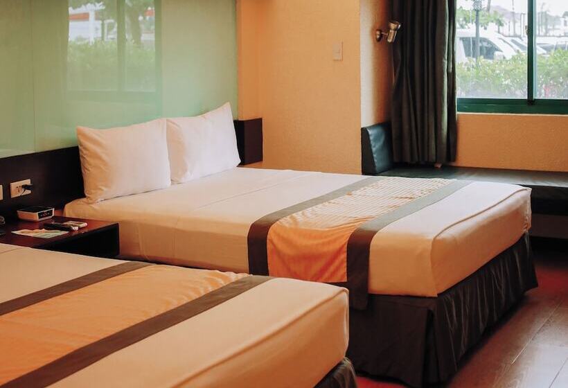 פונדק Microtel By Wyndham Cabanatuan