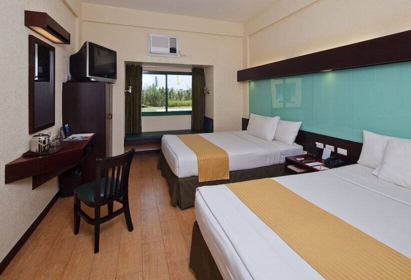 Hostal Microtel By Wyndham Cabanatuan