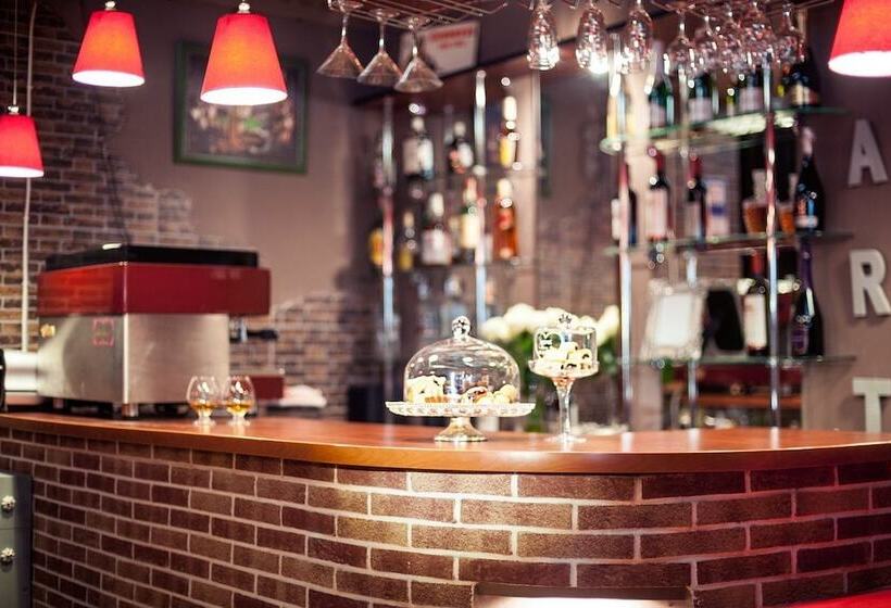 هتل Art Rustic Boutique