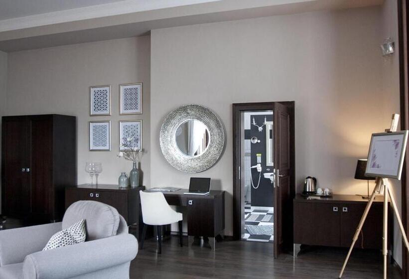 هتل Chateau Appony