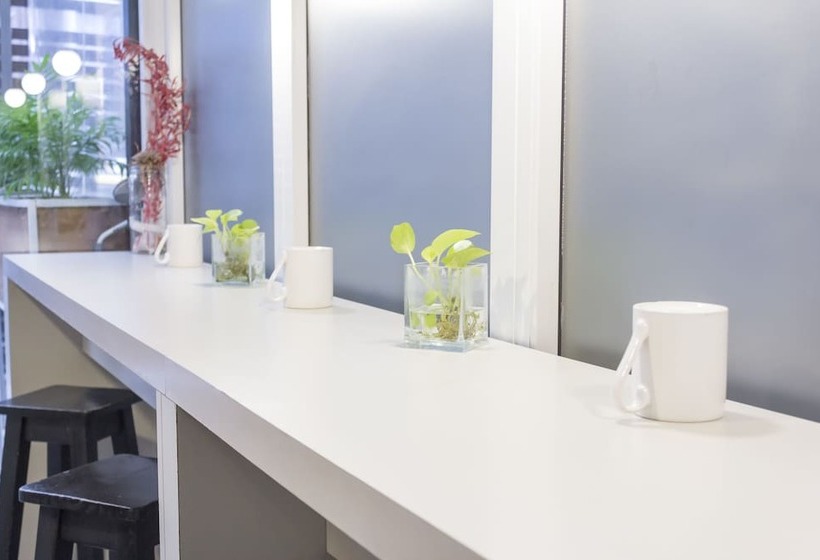 هتل Circus Hostel