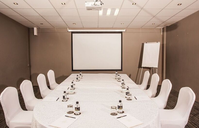 Отель Coastlands Musgrave