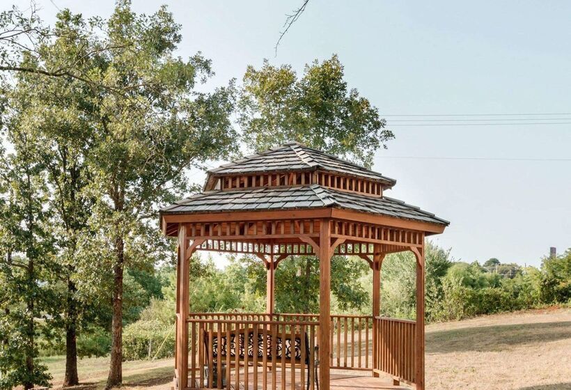 Отель Comfort Suites