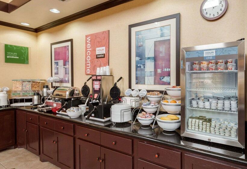 Отель Comfort Suites