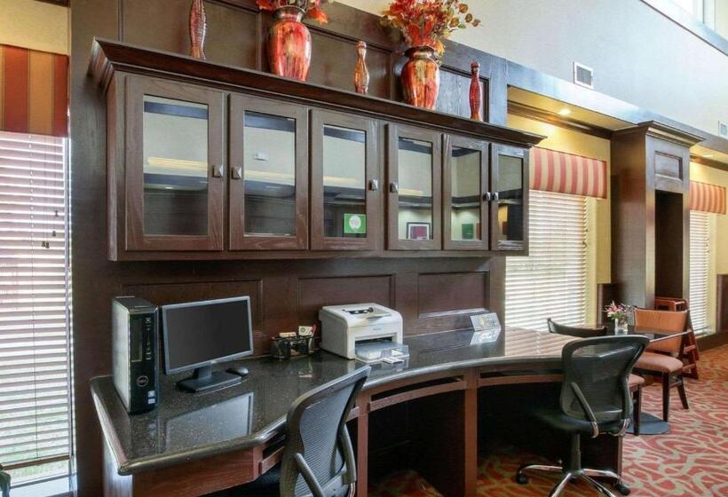 Отель Comfort Suites