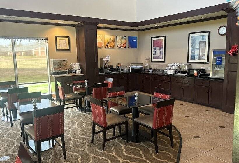 Отель Comfort Suites