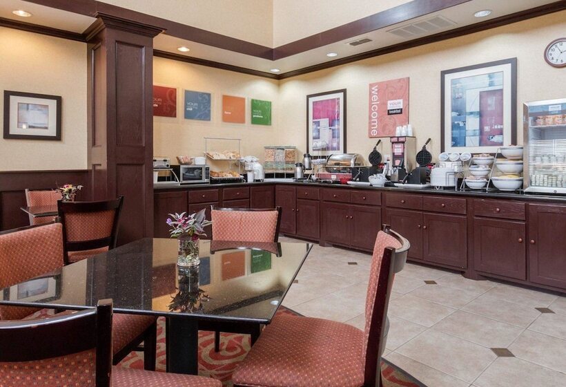 Отель Comfort Suites