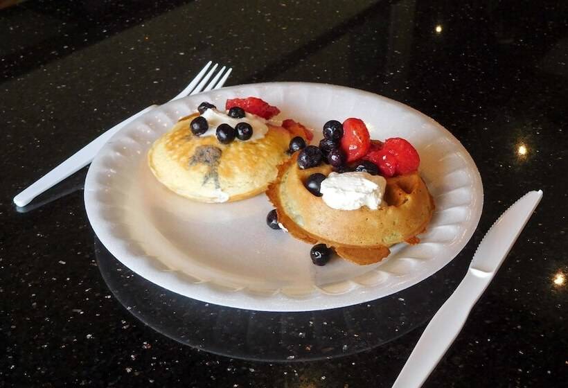 Отель Comfort Suites