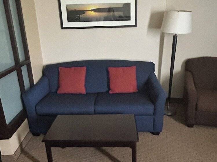 Отель Comfort Suites