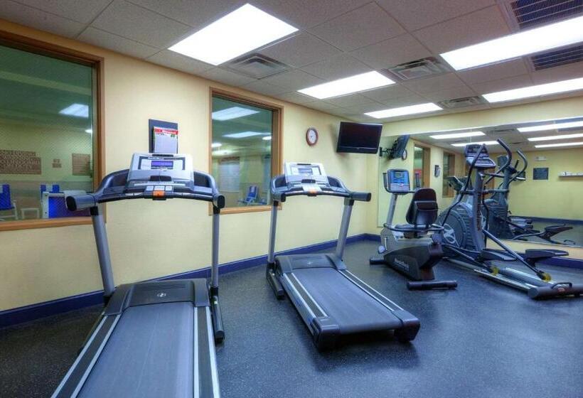 فندق Country Inn & Suites By Radisson, Emporia, Va