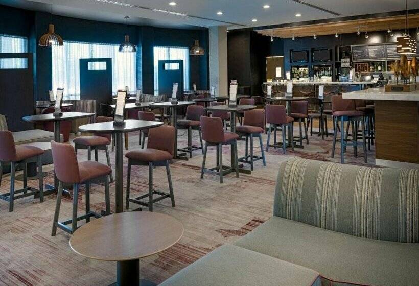 Отель Courtyard By Marriott Buffalo Airport