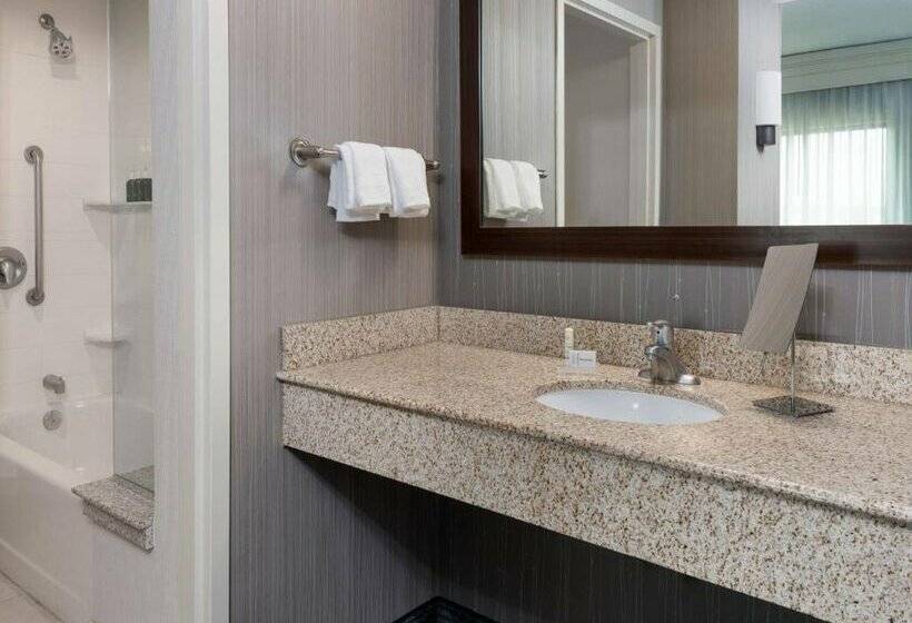 Отель Courtyard By Marriott Buffalo Airport