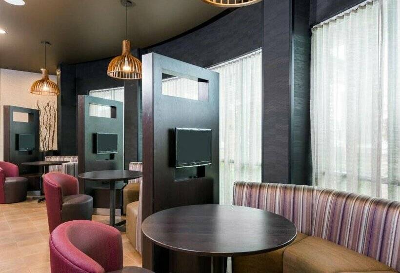 Отель Courtyard By Marriott Buffalo Airport