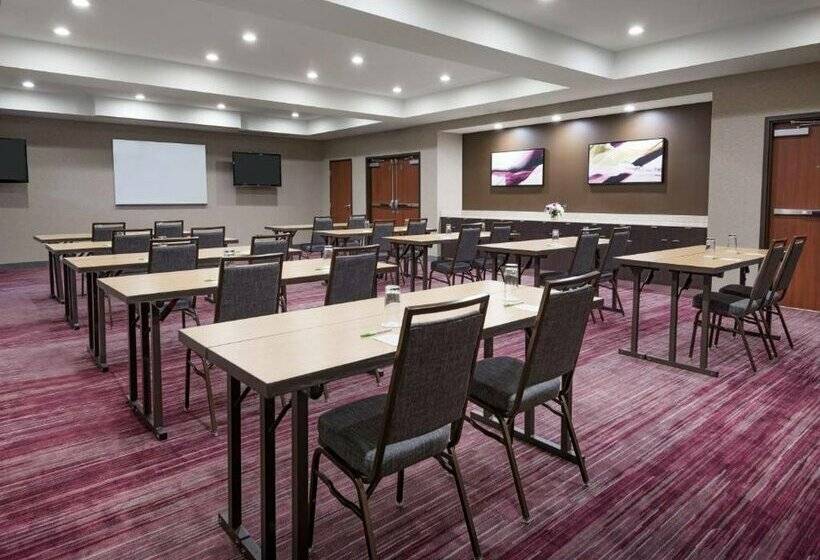 Отель Courtyard By Marriott Buffalo Airport