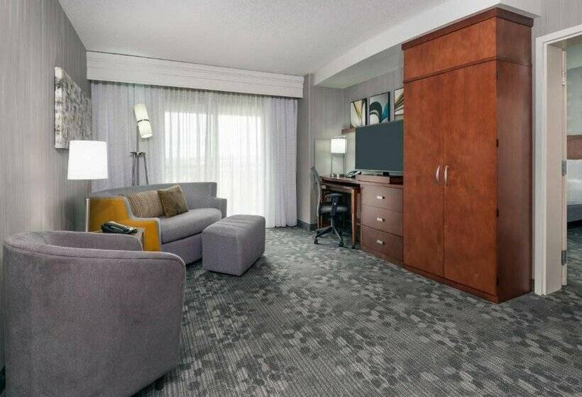 Отель Courtyard By Marriott Buffalo Airport