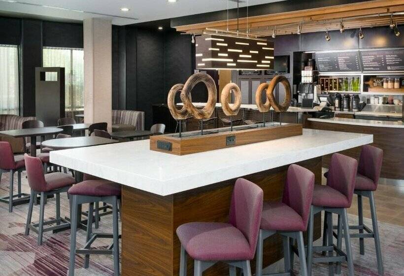 Отель Courtyard By Marriott Buffalo Airport