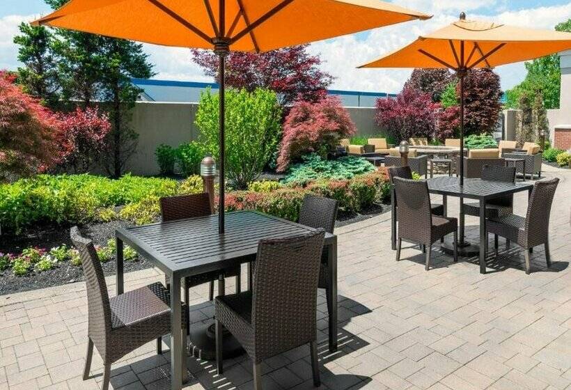 Отель Courtyard By Marriott Buffalo Airport