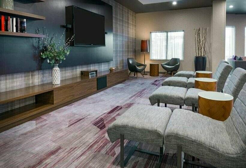 Отель Courtyard By Marriott Buffalo Airport