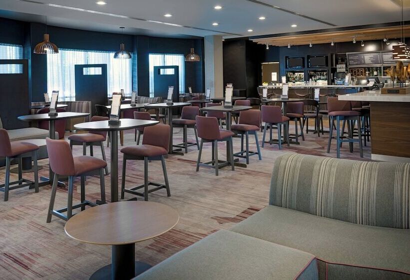 Отель Courtyard By Marriott Buffalo Airport