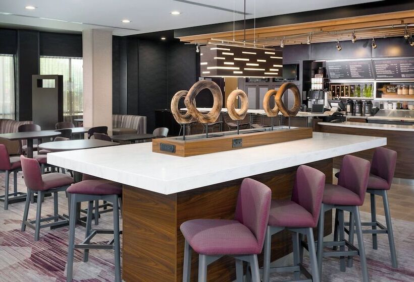 Отель Courtyard By Marriott Buffalo Airport