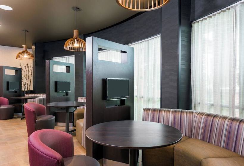 Отель Courtyard By Marriott Buffalo Airport