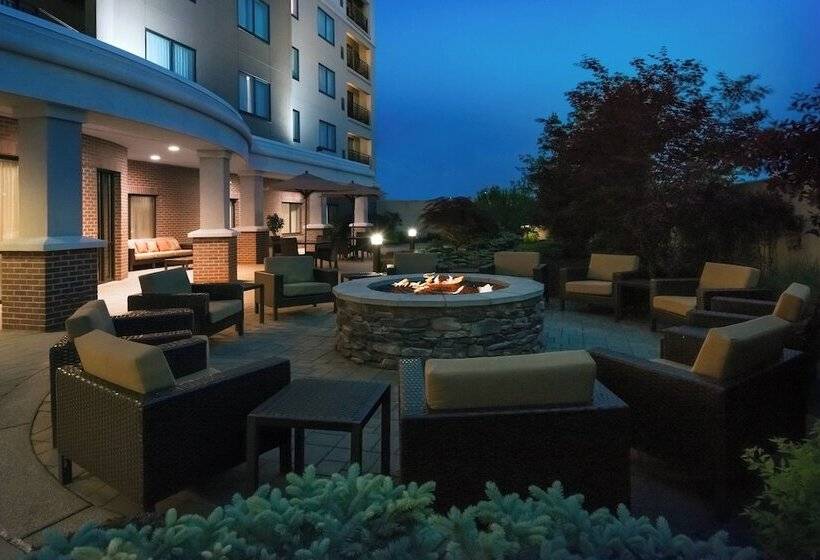 Отель Courtyard By Marriott Buffalo Airport
