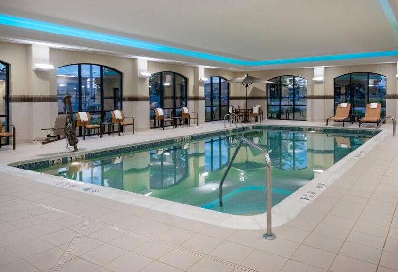 Отель Courtyard By Marriott Buffalo Airport