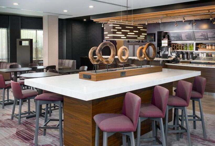 Отель Courtyard By Marriott Buffalo Airport