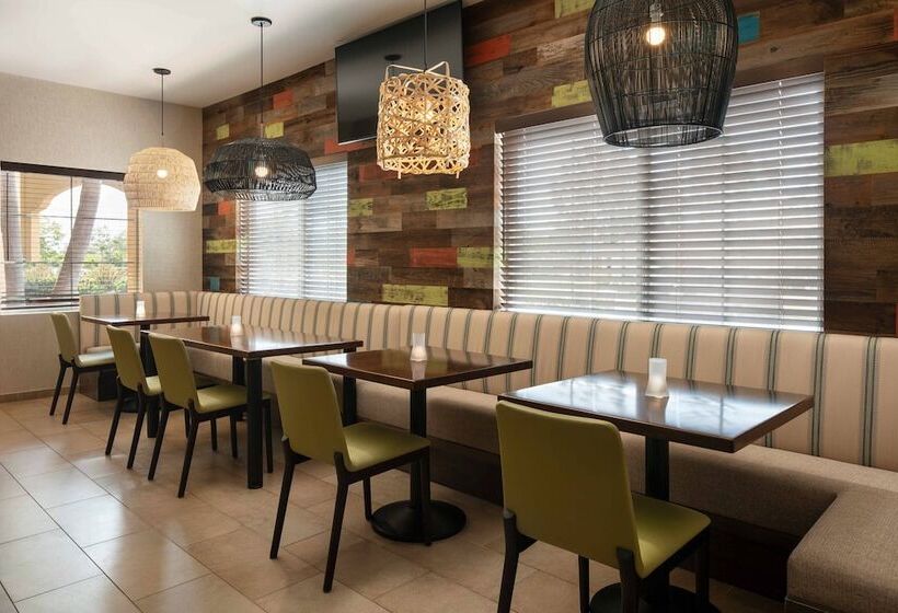 فندق Courtyard By Marriott Santa Barbara Goleta