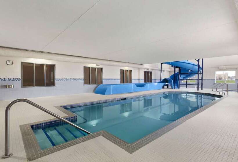 בית מלון כפרי Days Inn & Suites By Wyndham Yorkton