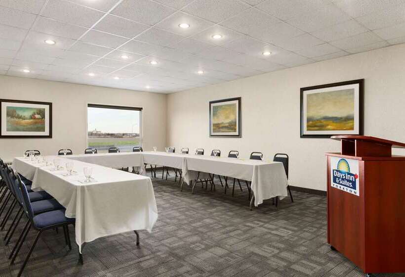 בית מלון כפרי Days Inn & Suites By Wyndham Yorkton