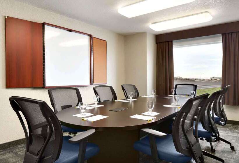 בית מלון כפרי Days Inn & Suites By Wyndham Yorkton