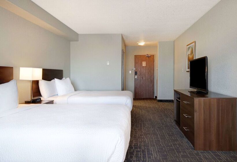 בית מלון כפרי Days Inn & Suites By Wyndham Yorkton